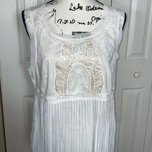 American Eagle Outfitters White Pleated Lace Sleeveless Top Size LG